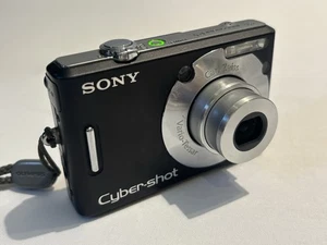 Sony Cyber-shot DSC-W40 6.0MP Digital Camera - Black + Sony 512mb Card - Picture 1 of 13