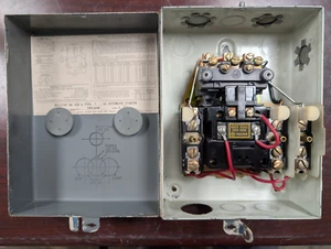 🤪 ALLEN BRADLEY GRÖSSE 0 AC GESCHLOSSEN STARTER 600V 480V SPULE 3P 5 PS 709-AAB - Bild 1 von 14