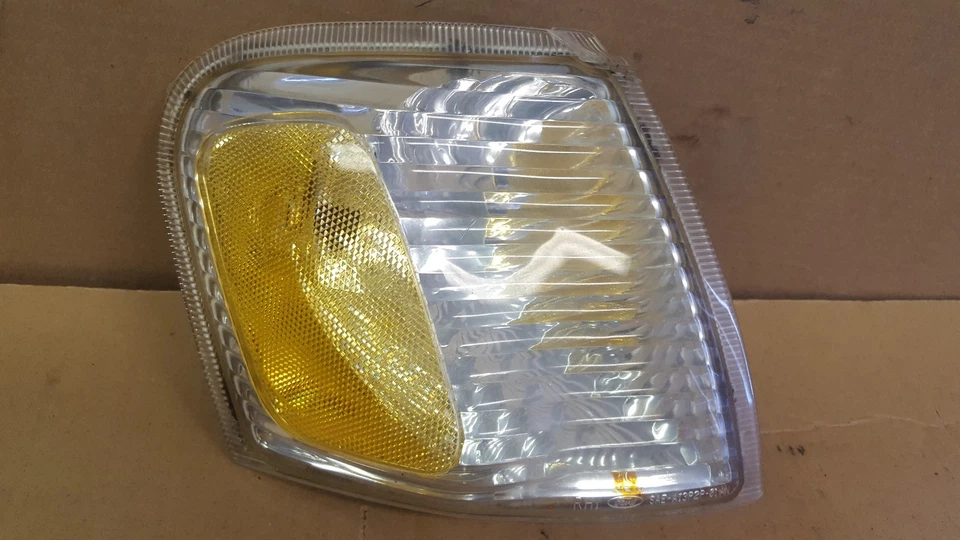 Ford Explorer 2001 2 puertas deportivo pasajero (rt) luz de esquina lateral  Foto 1 de 1