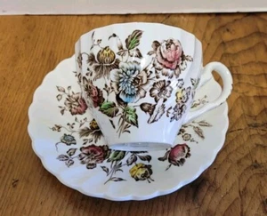 2 Stk. Staffordshire Bouquet Johnson Brothers Ironstone Untertasse & Teetasse England - Bild 1 von 8