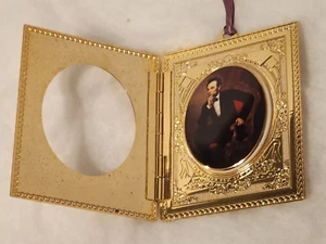VINTAGE THE WHITE HOUSE 1999 CHRISTMAS ORNAMENT ABRAHAM LINCOLN 1861-1863 2.5X3 - Picture 1 of 16