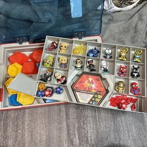 Marvel Battleworld serie mista / lotto ~ personaggi, carte, dadi, gettoni, ecc - Foto 1 di 8