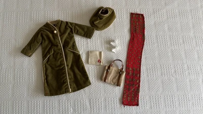 TENUE COMPLÈTE "CHAMPS ELYSÉES" POUR POUPÉE TRESSY BELLA - Année 1965 - Photo 1/2