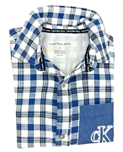 Camisa de mezclilla Calvin Klein para niño con logotipo bolsillo 100 % algodón a cuadros azul/blanca - talla 8 - Imagen 1 de 12
