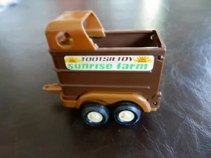 Vintage TOOTSIE TOY Sunrise Farm Horse Trailer w/horse Made in Hong Kong - Picture 1 of 16