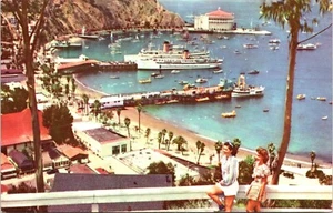 Catalina Island Postcard 2 Pretty Girls Avalon Bay, Ships, Yachts & Boats - Picture 1 of 6