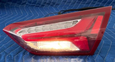 🛑 2019-2025 CHEVROLET MALIBU REAR RIGHT SIDE INNER TAILLIGHT LIGHT LAMP OEM 🛑 Foto 1 de 4