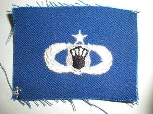 US AIR FORCE AIR TRAFFIC CONTROL 7 LEVEL BADGE - ON BLUE TWILL - Picture 1 of 1