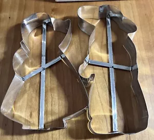 Par de cortador de galletas de metal vintage - sombrero y gorro pareja holandesa de 6" de alto - Imagen 1 de 4
