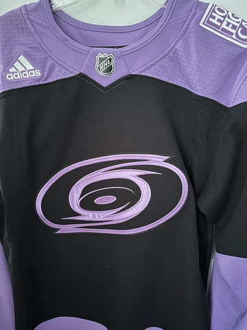 Carolina Hurricanes Dougie Hamilton Jersey - Size 46 Cover