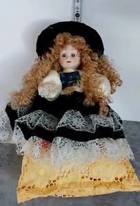 Künstlerpuppe aus Porzellan – 20 cm Vintage-Sammlerstück aus Familienbesitz - Bild 1 von 6