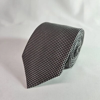 Gravata Calibrada 100% Seda Geométrica Preto e Branco 3" X 59" - Imagem 1 de 4