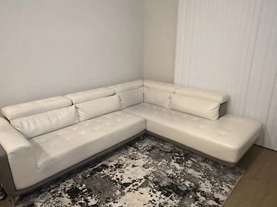Sofá (cuero blanco) Foto 1 de 4