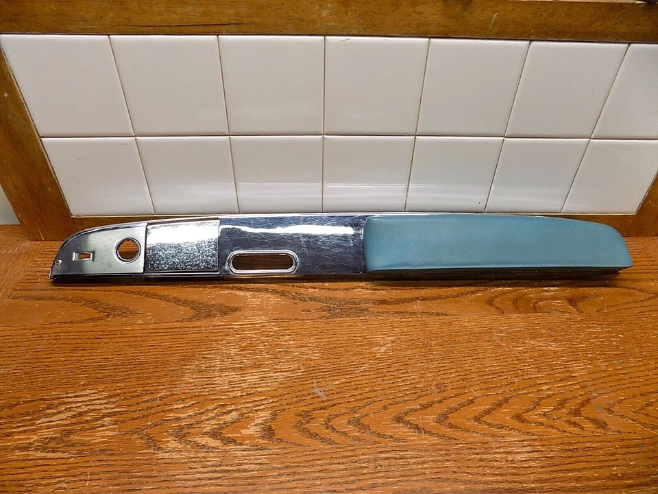 Chrysler Imperial Crown 1965 panel de puerta reposabrazos conductor trasero Foto 1 de 4