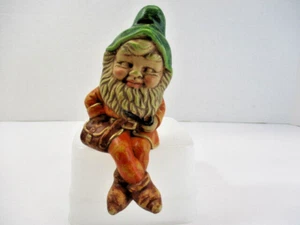 1983 Garten Wichtel Bastler Keramik Sitzregal Sitter Kobold mit Pfeife 5" Vintage - Bild 1 von 11
