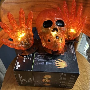 Halloween beleuchteter Totenkopf mit Händen 3 Stück orange übrigens zum Feiern Neu - Bild 1 von 8
