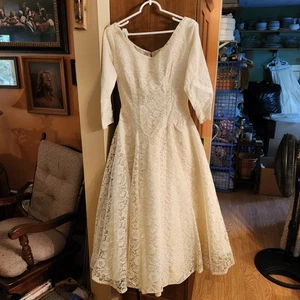 Vestido de novia antiguo color marfil 1956 - Imagen 1 de 6