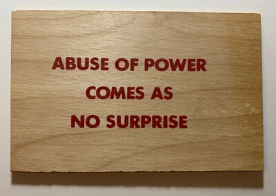 JENNY HOLZER Serigrafía Madera Postal (2000) - 2ª Edición Fotofolio/Artpost e Foto 1 de 2