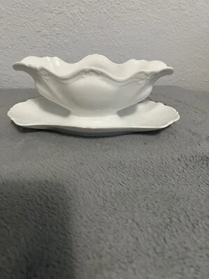 Hutschenreuther/Tirschenreuth BARONESSE Gravyboat w/underplate  MINT - Image 1 of 4