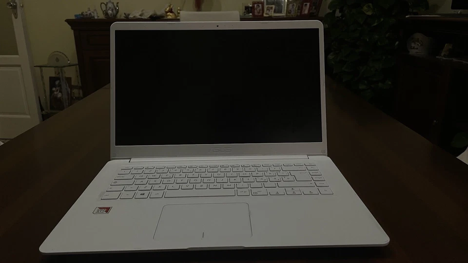 asus vivobook bianco - Immagine 1 di 3