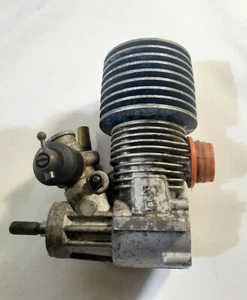 21 C Nitro R/C Truck Big Engine With Carburetor Selling As Parts Missing Back - Picture 1 of 21