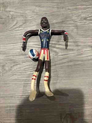 Juguete de jugador de baloncesto flexible con pelota Harlem Globetrotter 9" años 70 vintage Foto 1 de 4