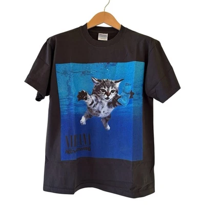 Camisa Nirvana Nevermind Banda Gato Vintage Moderna Talla Grande Hanes Foto 1 de 4