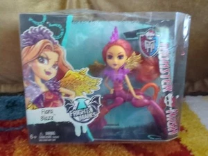 Monster High FLARA BLAZE Horse Doll FRIGHT-MARES SKULLETTE * SCATOLA DANNEGGIATA * LEGGERE - Foto 1 di 23