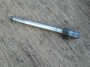 Vorderachse Steckachse Achse Benelli Velvet 125 Yamaha Majesty - Bild 1 von 1