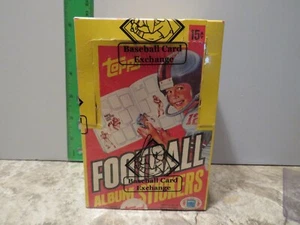 1981 pegatinas de fútbol Topps envueltas en barbacoa caja de 100 - hermosas, raras y como nuevas - Imagen 1 de 4