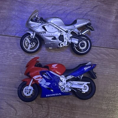 Maisto 2 Motocicletas Clásicas Rojo y Azul Honda Y Plata 955i Daytona ¡Modelos de Juguete! Foto 1 de 4