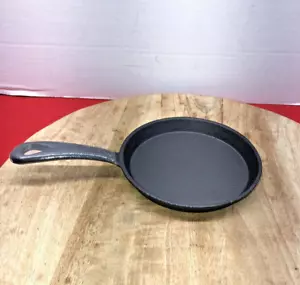 Cast Iron Skillet Frying Pan Egg Griddle Pancake Unmarked 5" Seasoned New - Picture 1 of 4