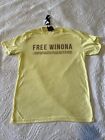 T-shirt « Free Winona » rare - perdu et retrouvé neuf avec étiquettes bureau d'incident espagnol.  Taille M