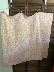 TABLECLOTH FRENCH COUNTRY... VTG Pink W/ Wavery vibes 50”x48” Nice and Thick - Picture 1 of 2