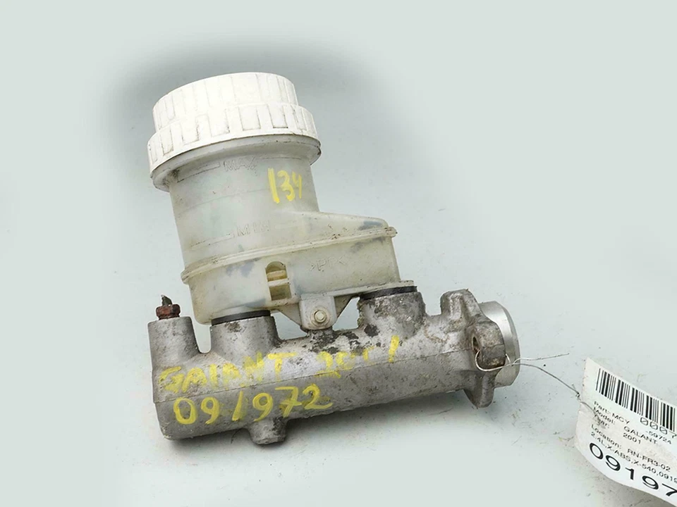 Главный цилиндр тормоза Mitsubishi Galant Eclipse 2000 - 2003 годов выпуска с резервуаром Wo Abs - Изображение 1 из 4