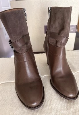 Clarks Kacia Garnet Heeled Boots Booties in Taupe Comb Buckled Classic 7.5M - Image 1 of 4