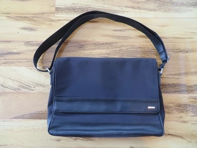 NUEVO SIN ETIQUETAS NUEVO Bolso Mensajero Calvin Klein Negro Microfibra 15 x 11 x 3" Unisex Foto 1 de 4