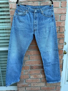 Jeans Vintage Levis 501 Bottone Fly Blu Denim Made USA Effettivo 34x30 - Foto 1 di 8