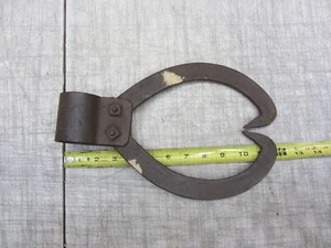 VTG ANTIQUE UNMARKED 2 MAN LOG WOOD ICE CARRIER TONGS HOOKS FARM TOOL WALL DECOR - Picture 1 of 9