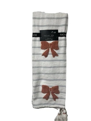 Manta Rachel Zoe con lazos y borlas rosas elevadas ¡Nueva! 50x70 Foto 1 de 3