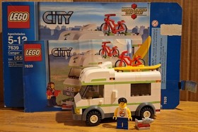 LEGO CITY 7639 Camper near complete w/ 1 minifig manual box