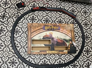 Harry Potter und der Stein der Weisen Hogwarts Express elektrischer Zug Set FUNKTIONIERT - Bild 1 von 23