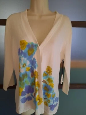 Cárdigan Suéter Marina Luna Para Mujer Grande Crema Floral Acuarela Con Botones Foto 1 de 4