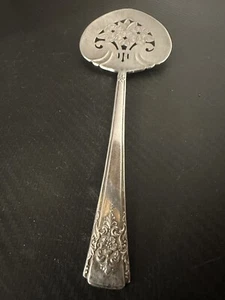 Vintage William Rogers Silverplate -(IS) - Pierced 7 3/4" Server - Picture 1 of 6