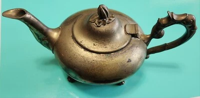 10" Wide Vintage Persian Ottoman Brass Teapot Etched Design Has A Ding & Fading Foto 1 de 4