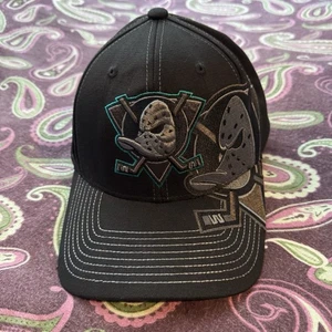 Zephyr NHL Anaheim Mighty Ducks Curved Bill Stretch Fit Hat Medium Arena Excl - Picture 1 of 6
