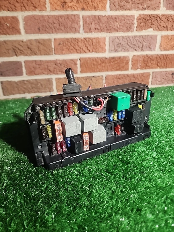 2008 - 2010 MERCEDES BENZ C63 AMG C350 C300 C250 FRONT SAM FUSE RELAY BOX MODULE - Image 1 of 4