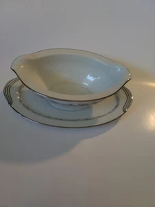 VINTAGE NORITAKE China GRAVY/SAUCE BOAT Attached Drip Plate Crestmont 6013 EUC - Picture 1 of 9