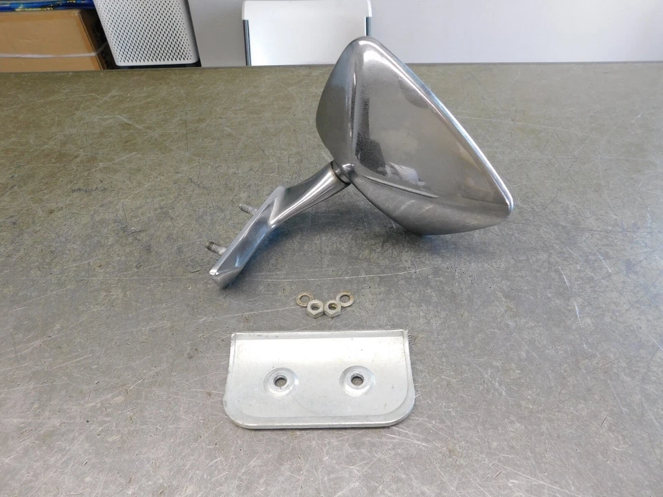 ESPEJO RETROVISOR LATERAL IZQUIERDO W108 W109 W114 W115 220S 220SE 250 230 280SE 280SEL Foto 1 de 4