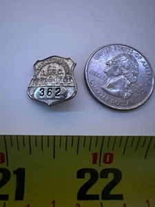 VINTAGE SMALL STERLING SILVER METROPOLITAN POLICE D.C. LAPEL BADGE PIN - Picture 1 of 5